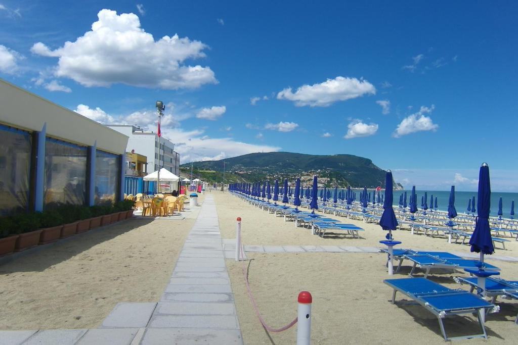 Hotel Galassi Numana Exterior photo